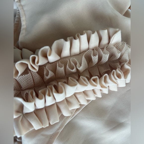 Forever 21 Soft Beige one shoulder Blouse Medium NWOT - Picture 7 of 7